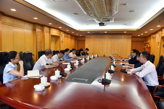 李寶善社長會見新加坡報業(yè)控股集團(tuán)執(zhí)行總裁伍逸鬆一行（攝影：翁奇羽）