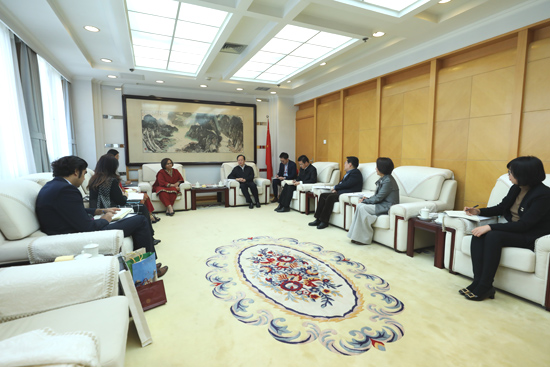 人民日報(bào)社社長李寶善在報(bào)社會(huì)見了巴基斯坦駐華大使哈什米一行（攝影：李國良）