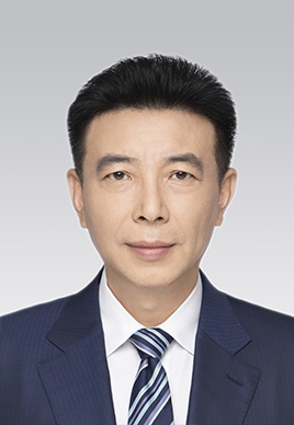 陳贄，男，漢族，1965年10月生，研究生學(xué)歷，中共黨員，現(xiàn)任人民日?qǐng)?bào)社編委委員、海外版編輯部總編輯。