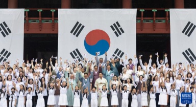 韓國舉行光復(fù)節(jié)慶?；顒?/></a></span><a  target=_blank>韓國舉行光復(fù)節(jié)慶祝活動</a></li>

				<li><span id=